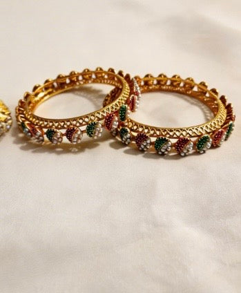 Red and Green Round Pearl bangle set